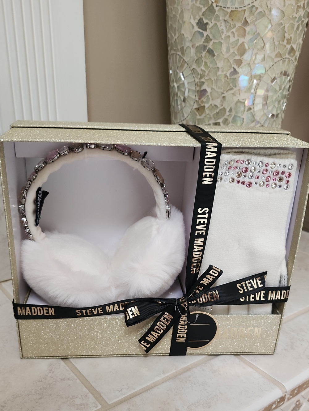 🌟 STEVE MADDEN EARMUFFS & GLOVES SET 🌟